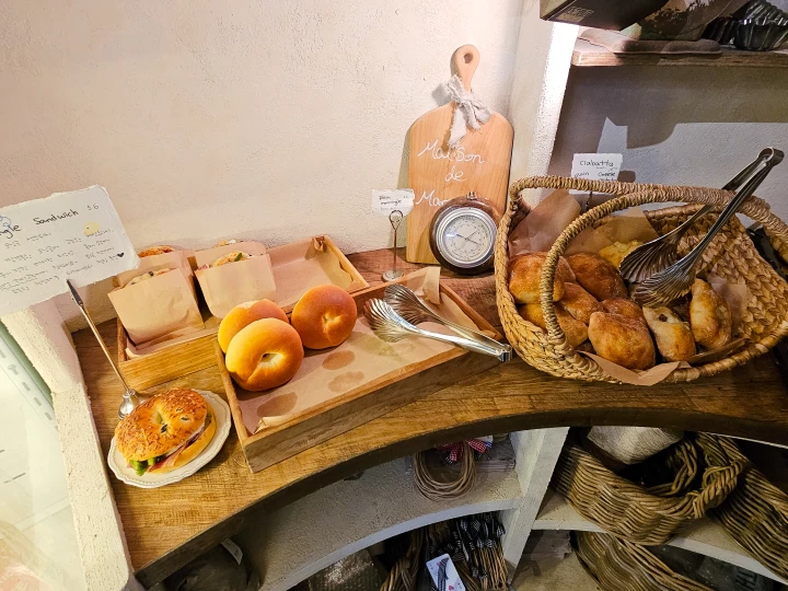 메종드마가레뜨에 진열되어있는 빵들
