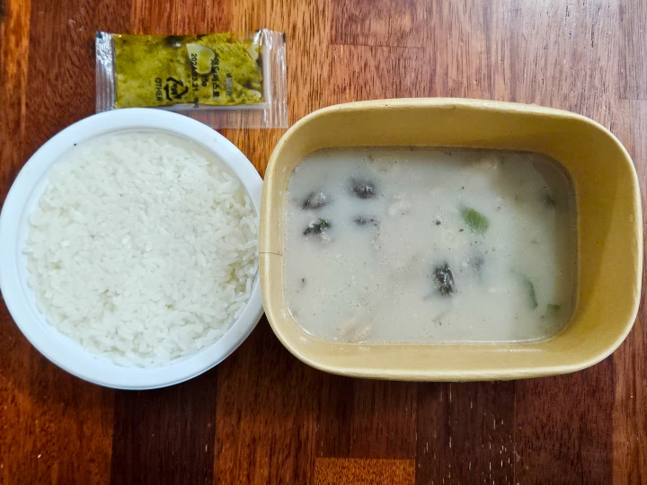 조리완료된 이상엽의 깻잎페스토 순대국밥